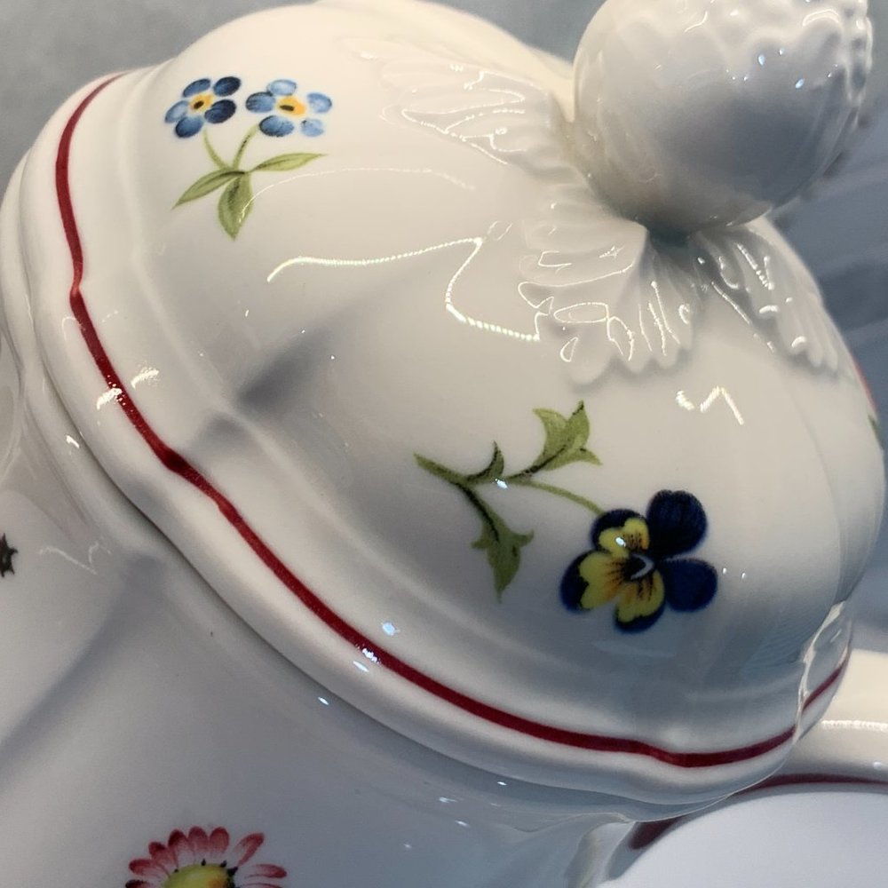 ⭐️HOST PICK⭐️Villeroy & Boch Petite Fleur Coffee Pot - Picture 10 of 13